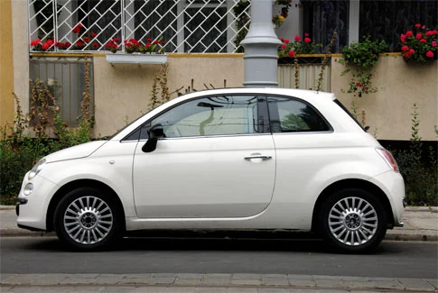 weißer Fiat 500 – Beispiel für Gebrauchtwagenankauf Garching bei München